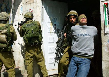قوات الاحتلال تعتقل طالبا في بيرزيت
