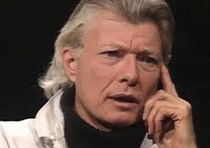 وفاة مؤلف الرواية الرومانسية الأكثر مبيعاً في العالم