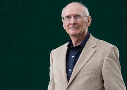 أكبر جاسوس روائي في بريطانيا يعود بكتاب جديد