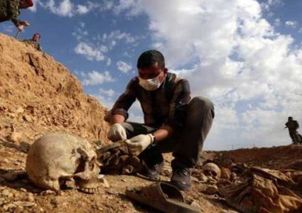 العثور على مقبرة جماعية لمعتقلين قرب الموصل