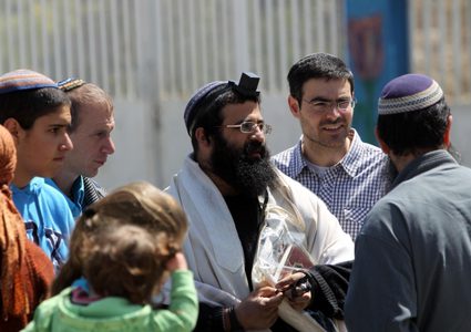 عشرات المستوطنين يقتحمون "كفل حارس"