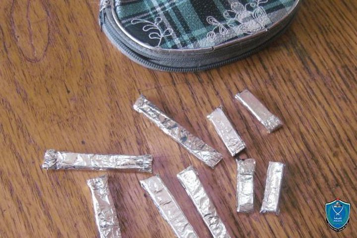 الشرطة تضبط مواد يشتبه بأنها مخدرة في جنين