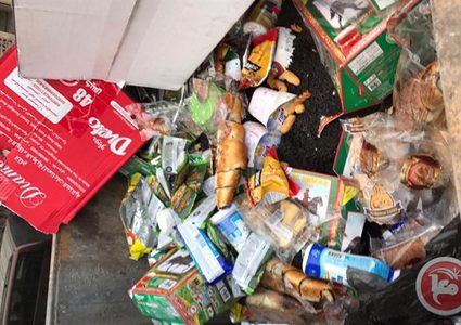 الضابطة الجمركية تتلف بضائع منتهية الصلاحية في نابلس
