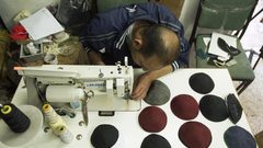 قلنسوة اليهود تصنع في غزة  (فيديو)