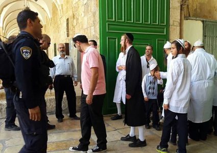 متطرفون يقتحمون الأقصى