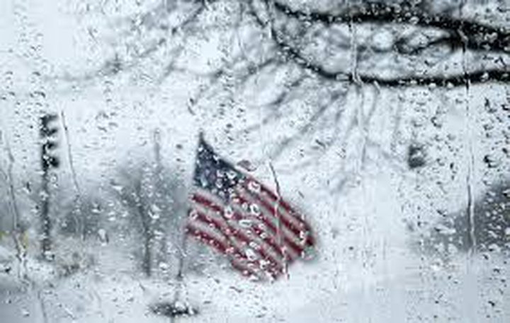 عاصفة ثلوج بالشرق وموجة حر في الغرب في أمريكا