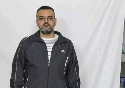 استمرار منع عائلة الأسير الخواجا من زيارته