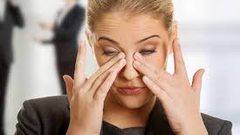 لماذا عليك التوقف عن فرك عينيك؟