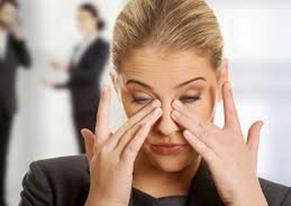 لماذا عليك التوقف عن فرك عينيك؟