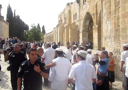 المستوطنون ينفذون اقتحاماً جديداً للأقصى