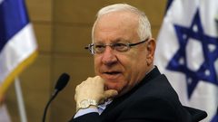 المبعوث الأمريكي ورفلين يبحثان عملية التسوية