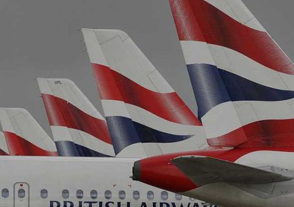 مسافرو  الطيران البريطاني جوعى