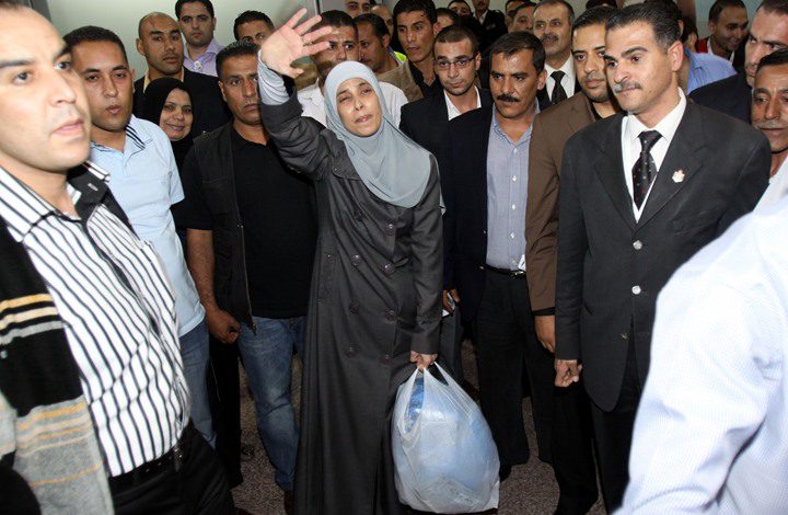 تسليم المحررة التميمي لواشنطن أمام القضاء الأردني وعائلتها قلقة