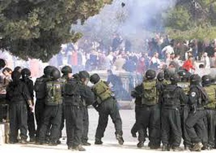 كاتب اسرائيلي: ما يحدث قد يشعل موجة انتفاضة جديدة