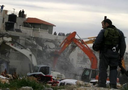 اخطار بناء منزلين ببلدة الخضر