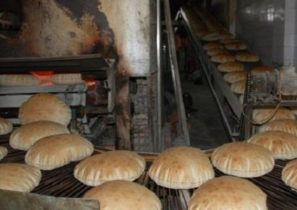 ضبط مواد فاسدة بمخبز بغزة