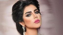 حليمة بولند تستعرض بطريقة مبالغ فيها!