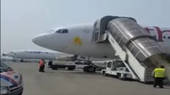 هبوط طائرة إثيوبية اضطراريا بسبب شجار "فيديو"