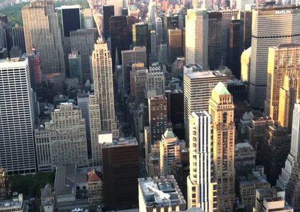 حريق في أكبر ناطحة سحاب بالعالم