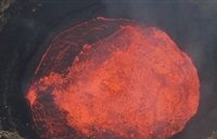 غوغل  في بحيرة نار حقيقية