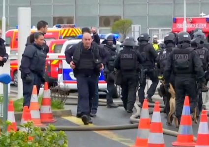 شرطة باريس تقتل رجلا بمطار أولي