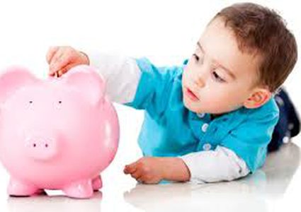 كيف يمكن تعليم الطفل الادخار؟