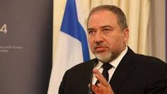 ليبرمان يهدد بتدمير الدفاعات السورية في حال استهدفت الطيران الاسرائيلي