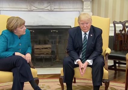 لغة الجسد تتحدث... في لقاء ميركل وترامب (فيديو)