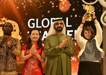 كندية تفوز بجائزة أفضل معلمة في العالم