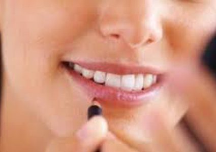 وصفات طبيعية لتفتيح شفتيكِ