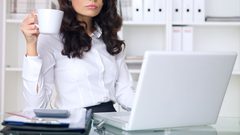 علامات تدل على أنكِ بحاجة إلى إجازة عمل