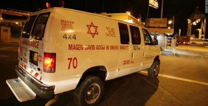 الاحتلال يصيب شخصا على معبر الطيبة