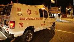 الاحتلال يصيب شخصا على معبر الطيبة