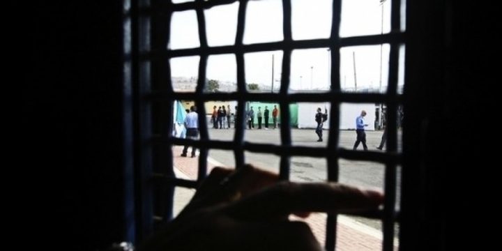 الاحتلال ينقل الأسير شلش إلى مكان مجهول
