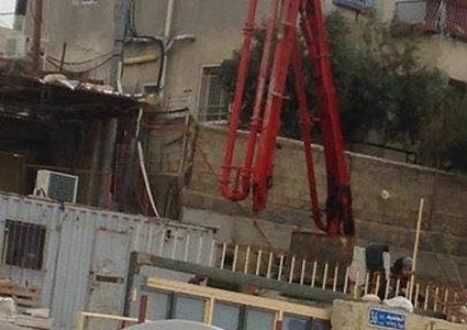 الاحتلال يغلق بيت الشهيد القنبر "فيديو"