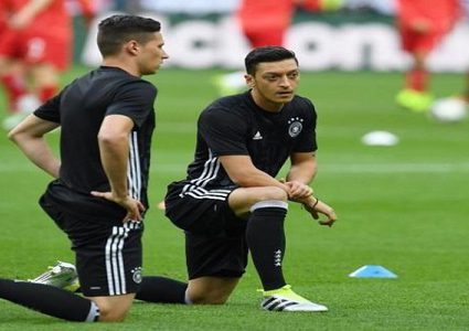 الإصابة تغيب أوزيل وغوميز عن مهاجمة إنجلترا