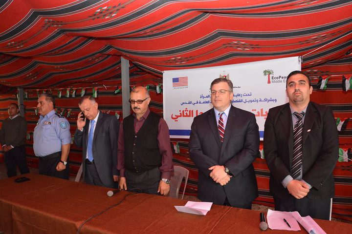 القنصل الامريكي  يفتتح بازار في العوجا