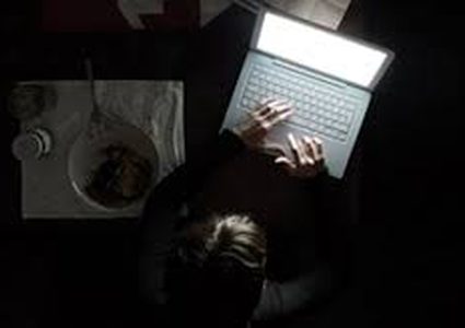 السهر يسبب التجاعيد