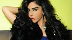 اسكندر تحتفل مع الناس في دبي بيوم السعادة