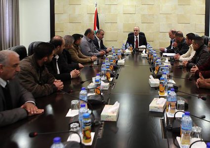 رئيس الوزراء يوعز بحل أزمة شارع قلنديا