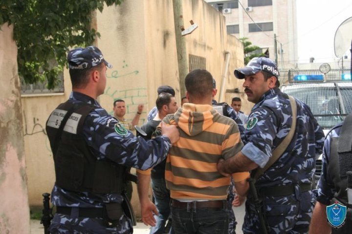 الشرطة تضبط مواد يشتبه أنها مخدرة في جنين