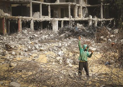 "تعديل الحديد" مهنة شاقة ازاء عيش كريم