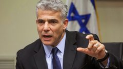 محللون: لبيد يتراجع عن حل الدولتين