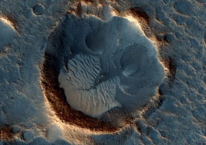 أمواج التسونامي سبب الحفر في سطح المريخ