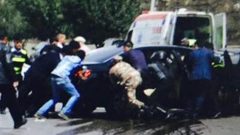 إصابات بحادث تصادم سيارتين للقمة