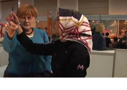 تمثالان من الشكولاته لترامب وميركل في تركيا