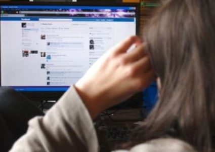 اعتقال شخص ابتز مواطنة