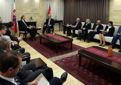 الحمد الله يستقبل رئيس جمهورية سلوفاكيا بمكتبه في رام الله