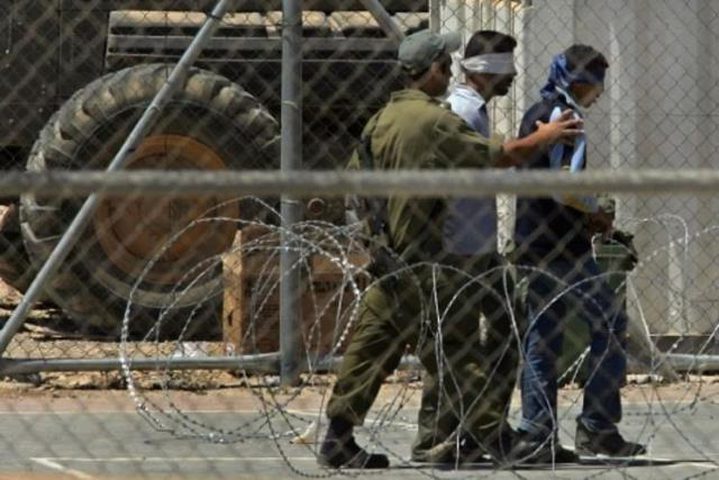 ضباط إسرائيليون يحاولون خنق موقوف فلسطيني لنزع اعترافه