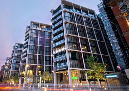 مالك عقارات بريطاني يمنع تأجيرها للملونين